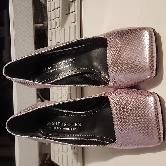 BEAUTIISOLES ABIGAIL SQUARE TOE PUMP IN PINK METALLIC SIZE 5 - Picture 1 of 6